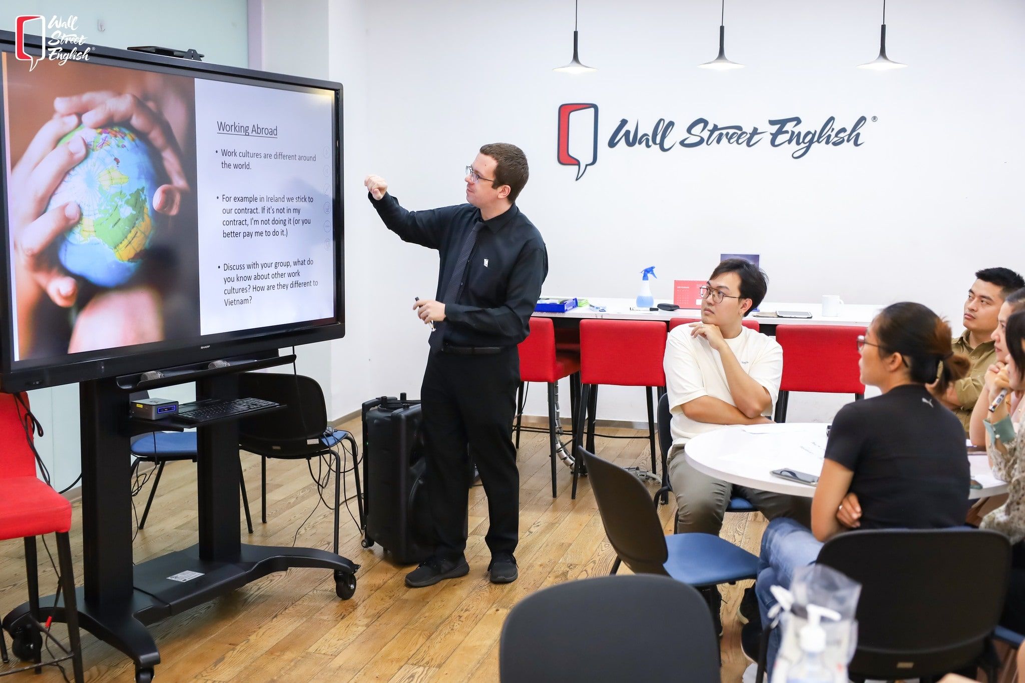 học tiếng anh đi làm việc ở nước ngoài-min.jpg
