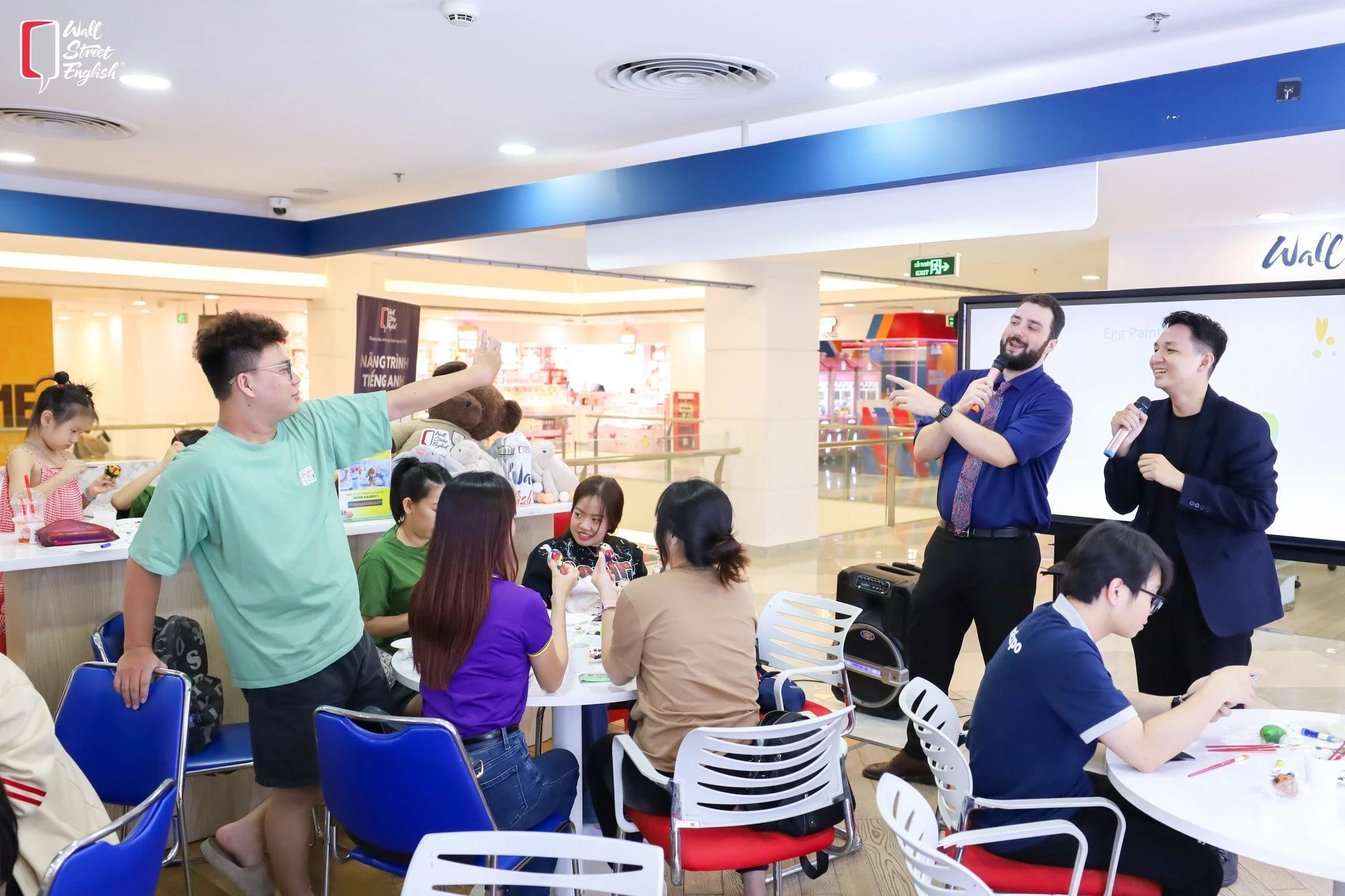 học tiếng anh giao tiếp-min.jpg