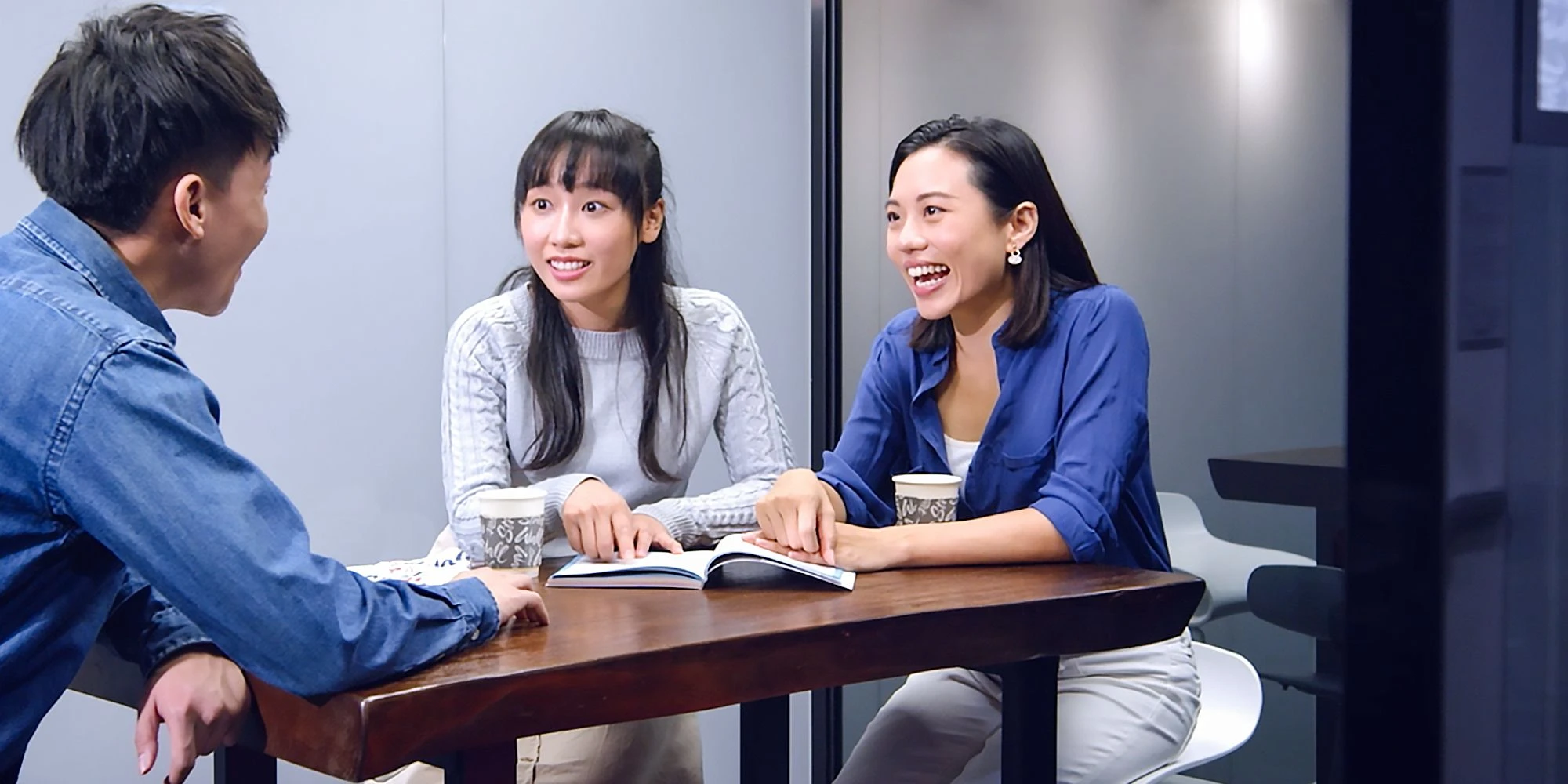 最多6位相同程度的同學一起上實體課以英語為母語的資深導師帶領