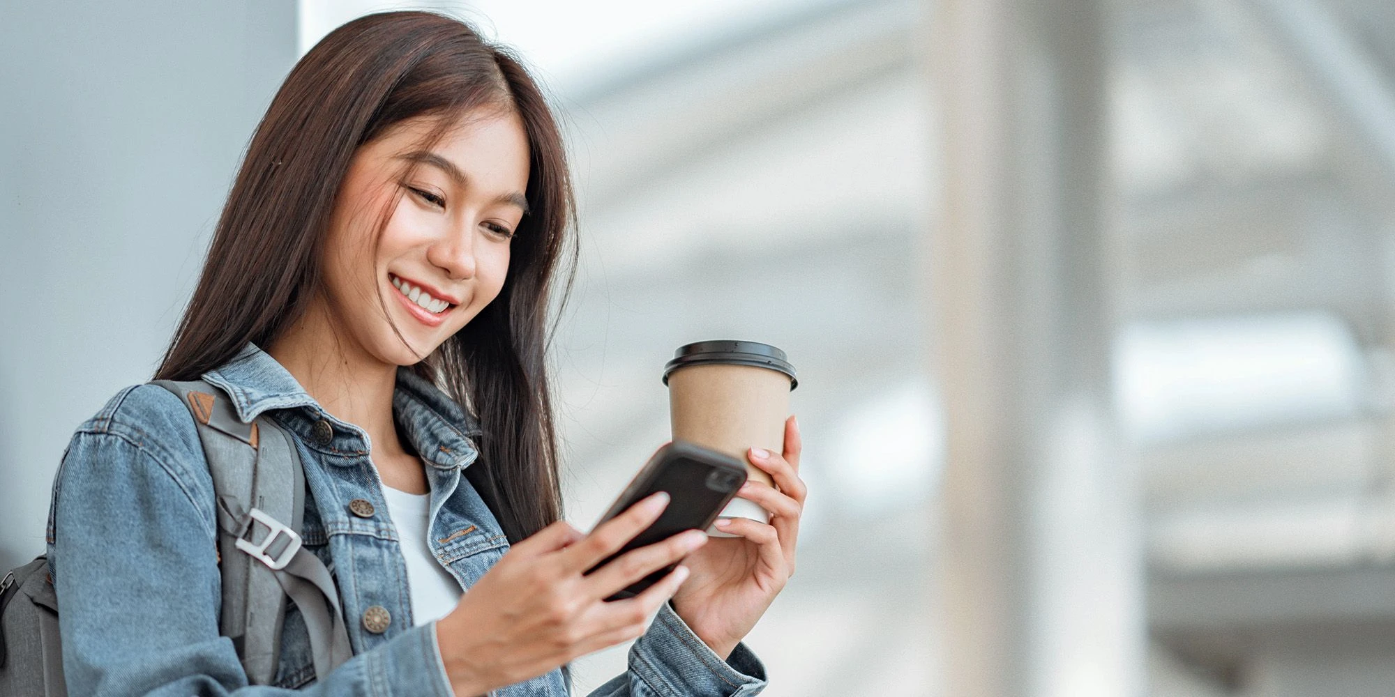 透過30分鐘網上課程 Speak+,24小時隨時隨地進行,無論多忙都能學習。