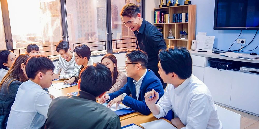 英文開心學,額外的會話課堂只限8-12個學生,以全英語教授,英語聽講練習多,讓你可以多加運用,掌握精通竅門,增強信心。