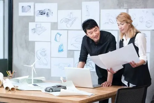 alumnos de wall street english aplicando el inglés aprendido en su trabajo